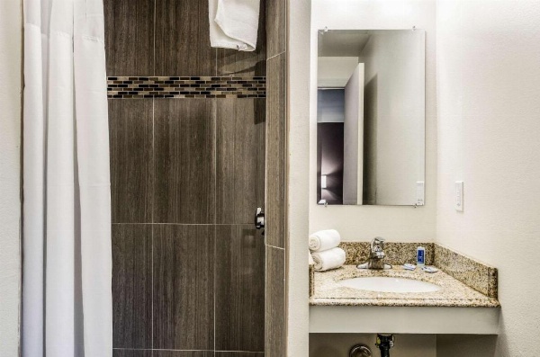 Rodeway Inn Middleboro-Plymouth image 13