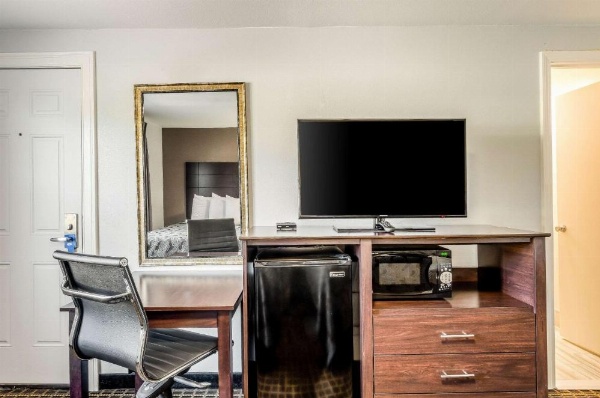 Rodeway Inn Middleboro-Plymouth image 15