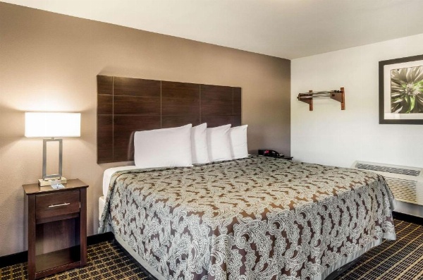 Rodeway Inn Middleboro-Plymouth image 20