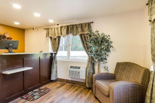 Rodeway Inn Middleboro-Plymouth image 23