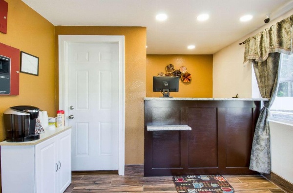 Rodeway Inn Middleboro-Plymouth image 24