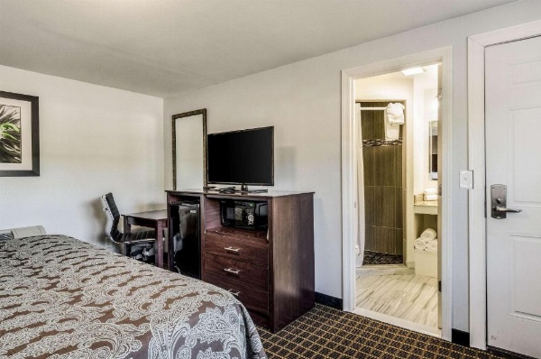 Rodeway Inn Middleboro-Plymouth image 25